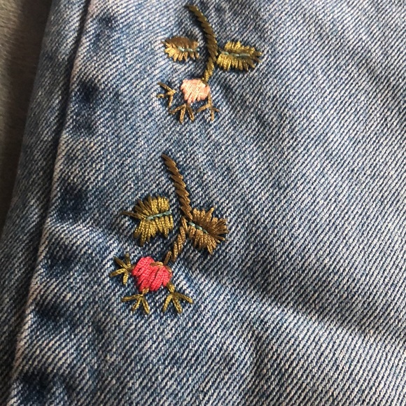 Light Wash Flower Embroidered Jeans - Picture 2 of 4